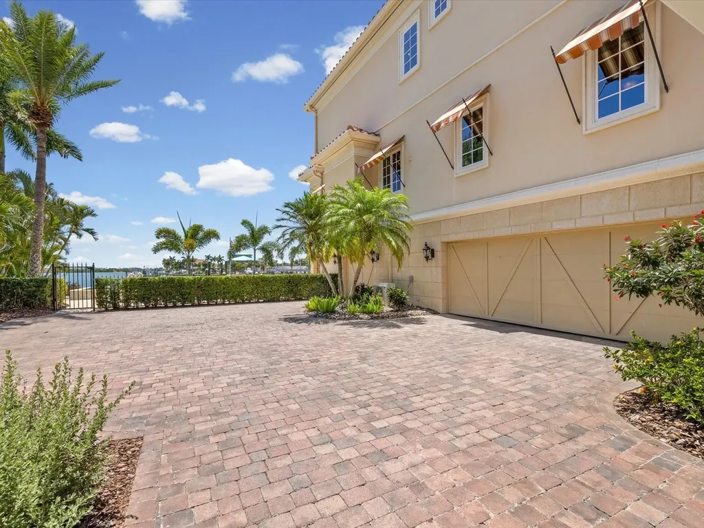 6224 Pasadena Point Boulevard Gulfport FL 33707