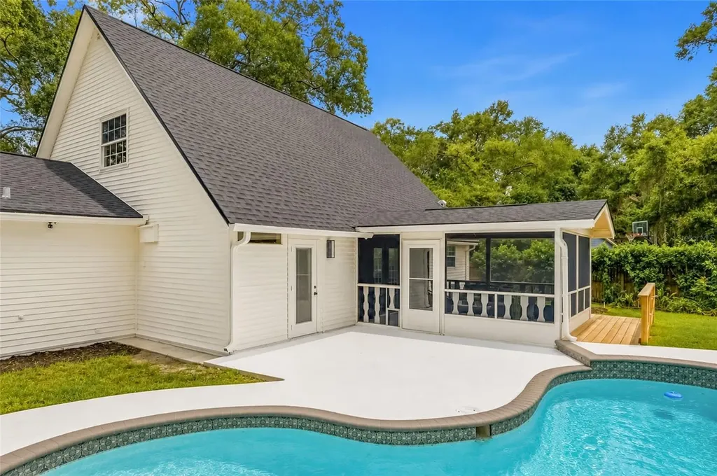 1102 Samy Drive Tampa FL 33613