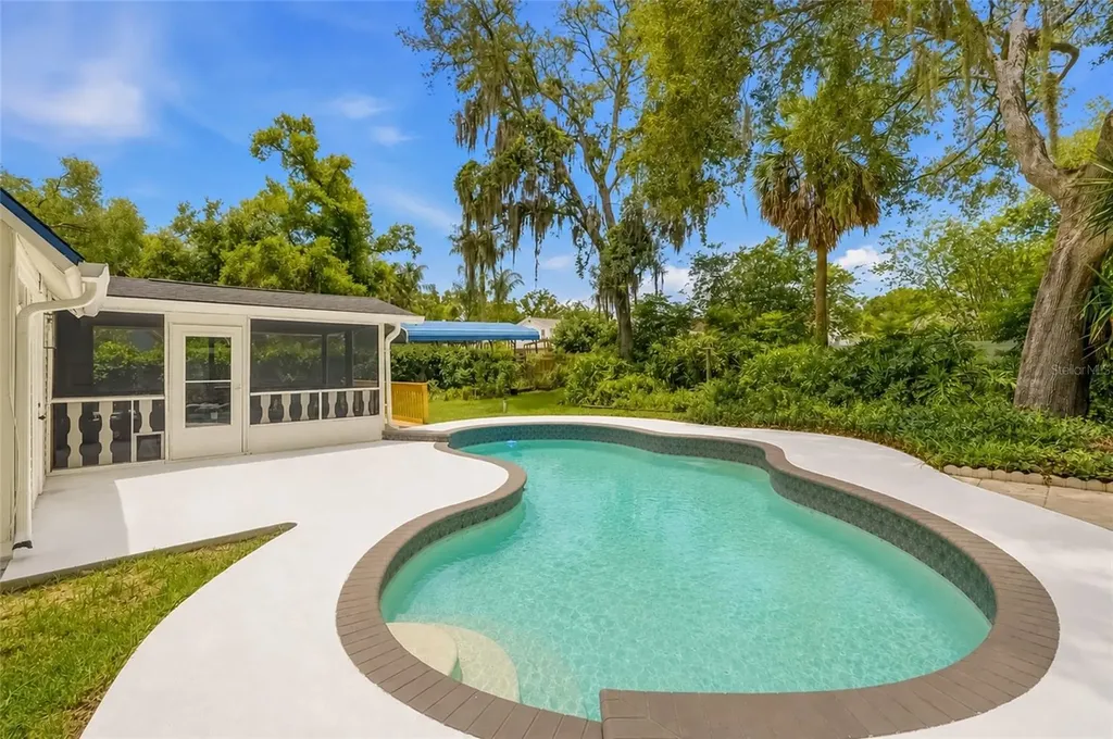 1102 Samy Drive Tampa FL 33613