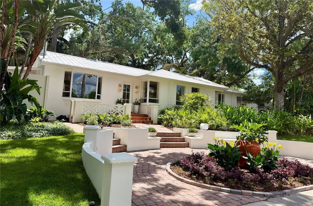 1311 E Park Circle Tampa FL 33604