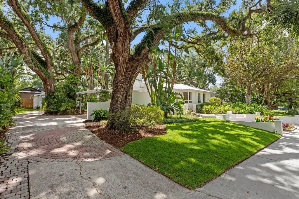 1311 E Park Circle Tampa FL 33604