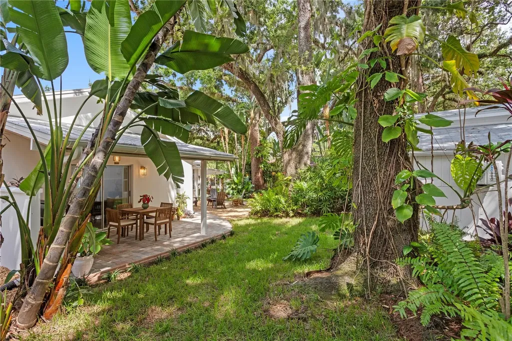 1311 E Park Circle Tampa FL 33604