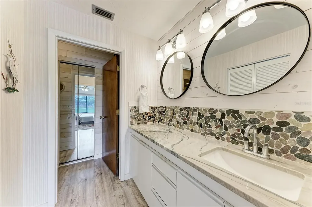 5709 Avista Drive Sarasota FL 34243