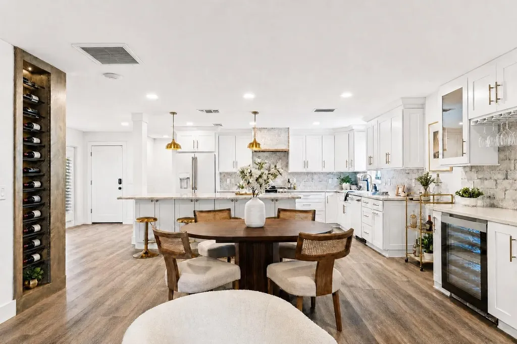 516 36th Avenue N St Petersburg FL 33704