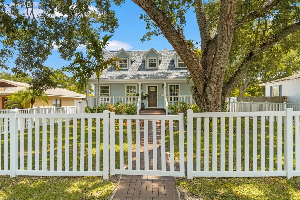 516 36th Avenue N St Petersburg FL 33704