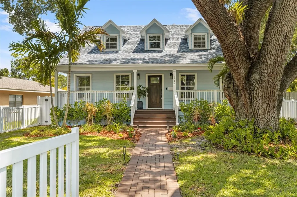 516 36th Avenue N St Petersburg FL 33704