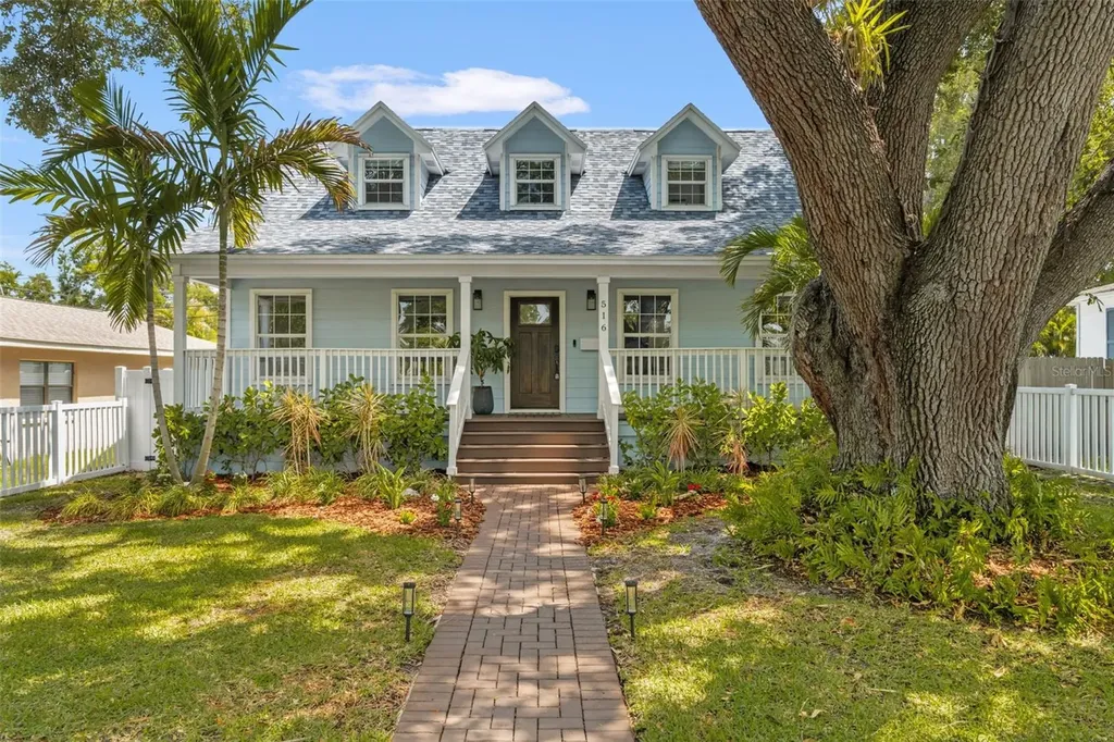 516 36th Avenue N St Petersburg FL 33704
