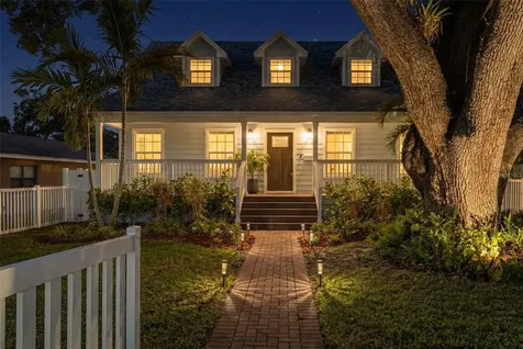 516 36th Avenue N St Petersburg FL 33704