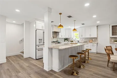 516 36th Avenue N St Petersburg FL 33704