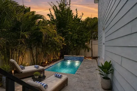 516 36th Avenue N St Petersburg FL 33704