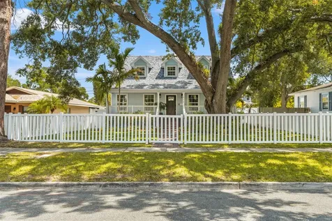 516 36th Avenue N St Petersburg FL 33704