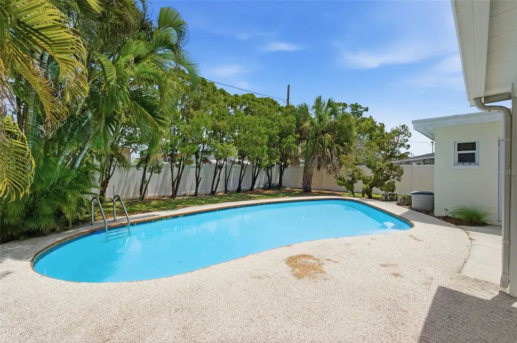 10651 125th Avenue Largo FL 33773