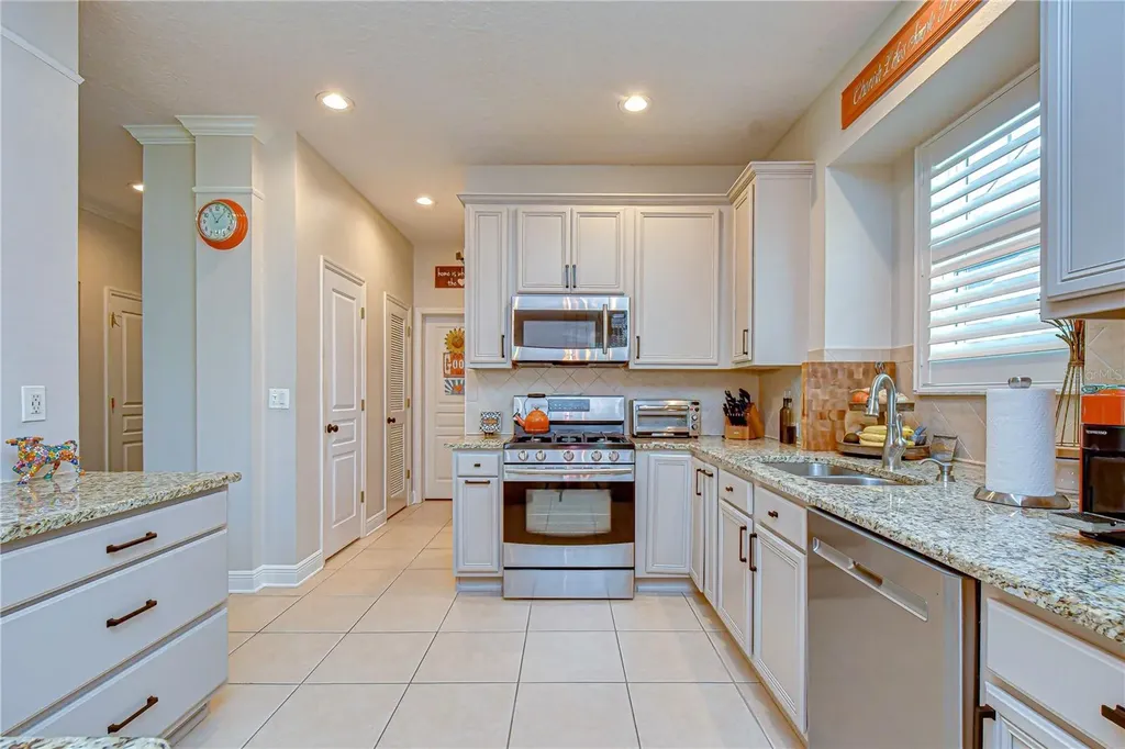 6135 Churchside Drive Lithia FL 33547