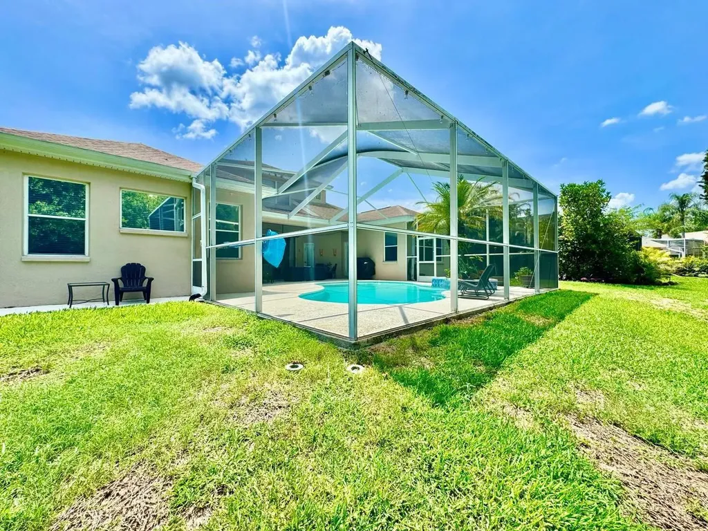 18711 Chaville Road Lutz FL 33558