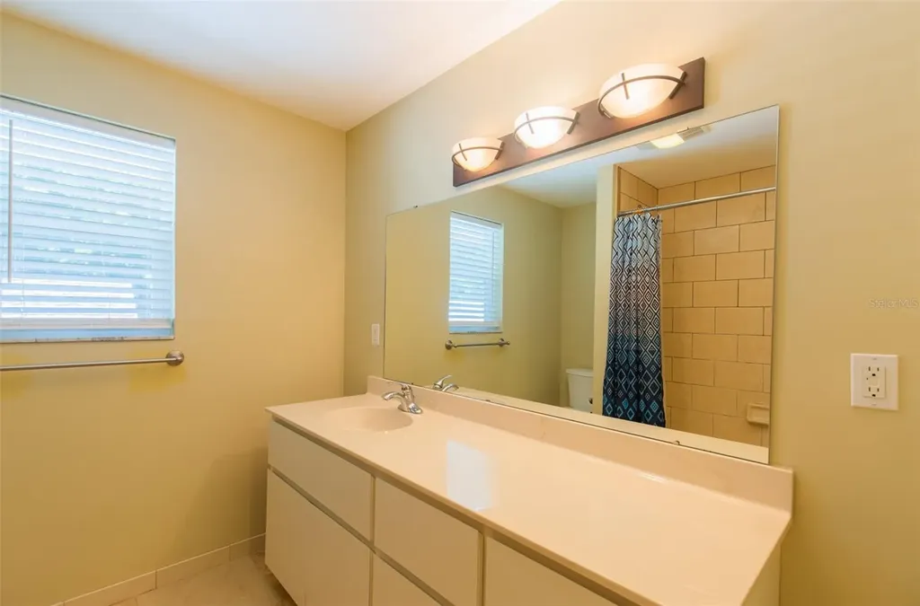 802 8th Street N St Petersburg FL 33701