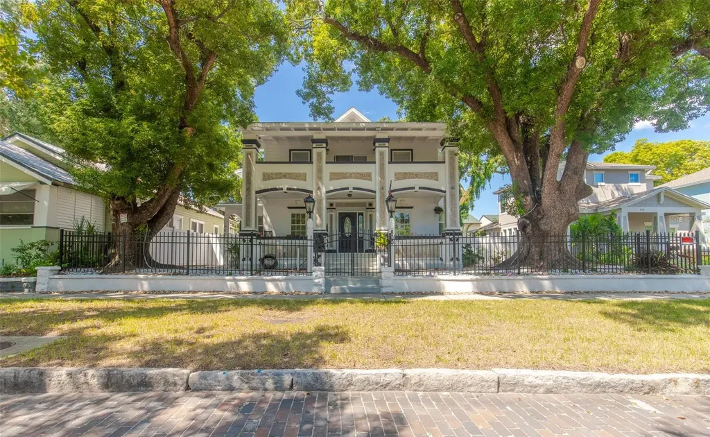 802 8th Street N St Petersburg FL 33701