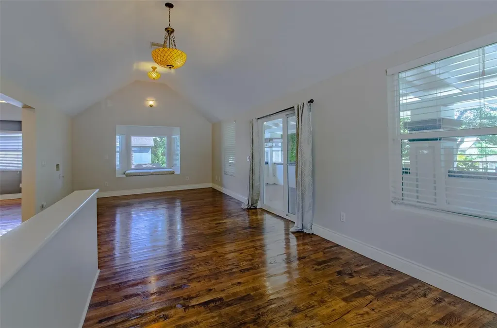 802 8th Street N St Petersburg FL 33701