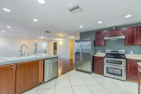 802 8th Street N St Petersburg FL 33701