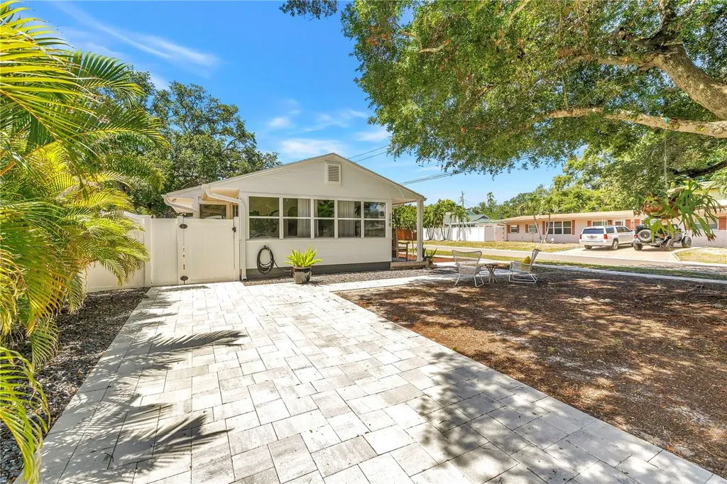 798 45th Avenue N St Petersburg FL 33703