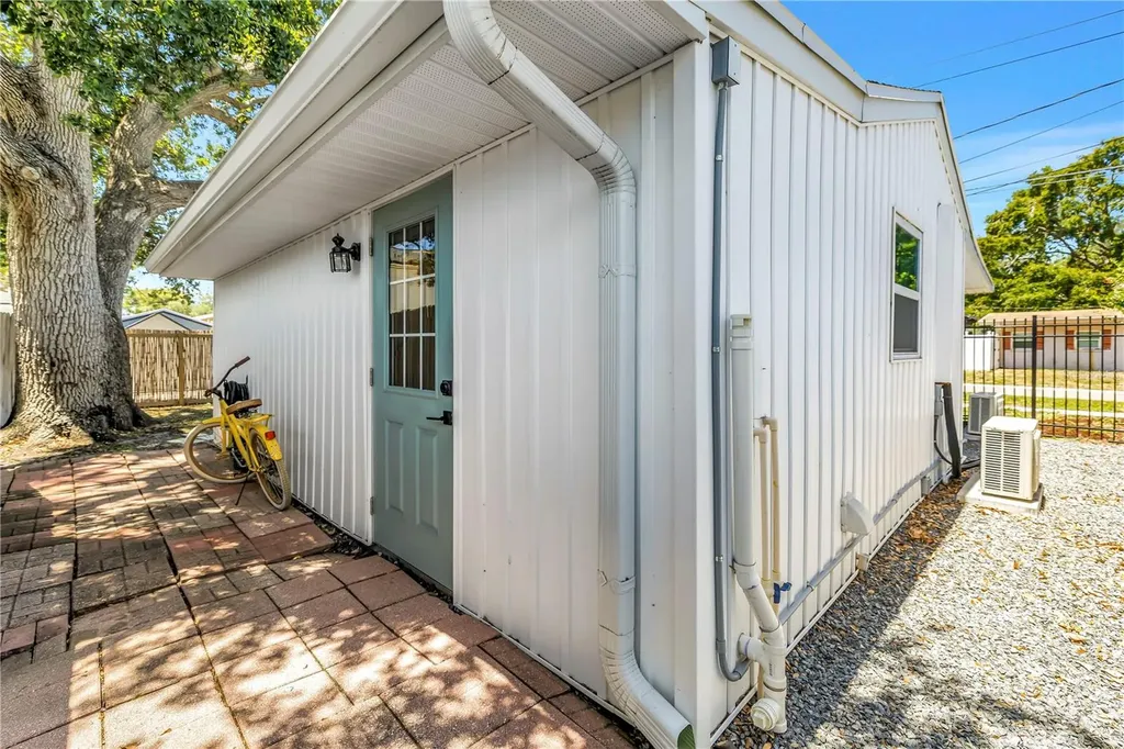 798 45th Avenue N St Petersburg FL 33703