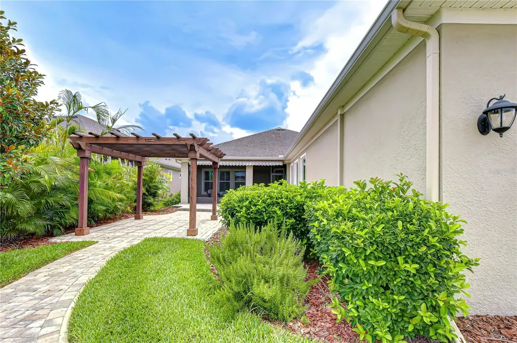 6005 Sparrowhead Way Lithia FL 33547
