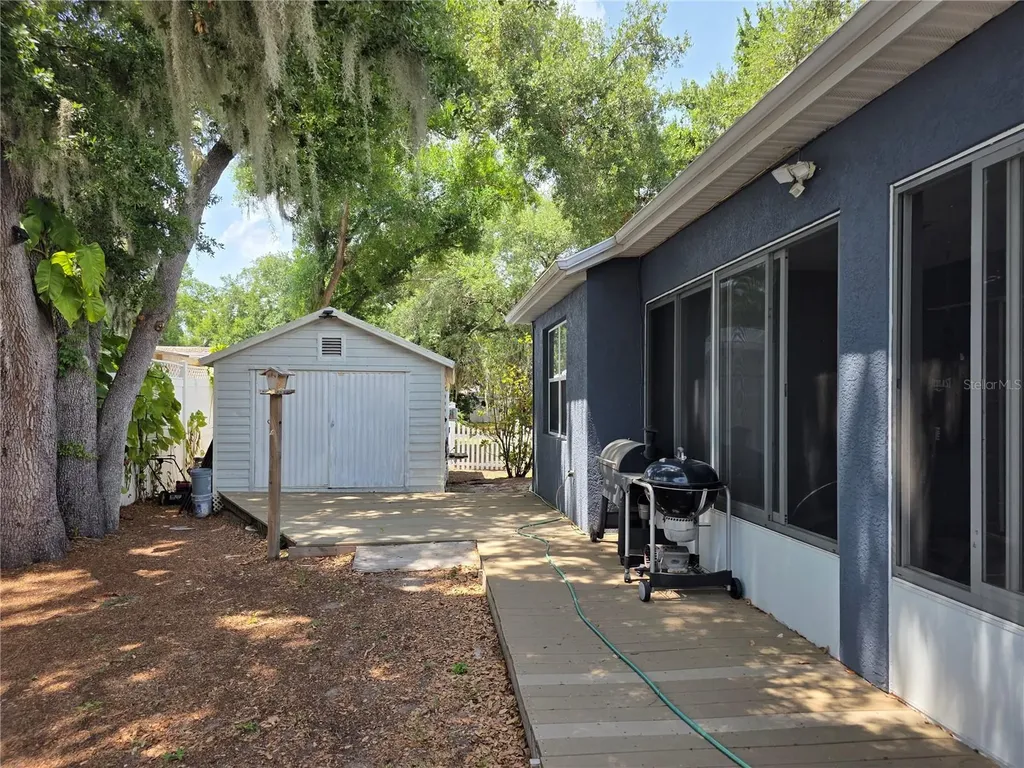 1006 Tropical Bradenton FL 34208
