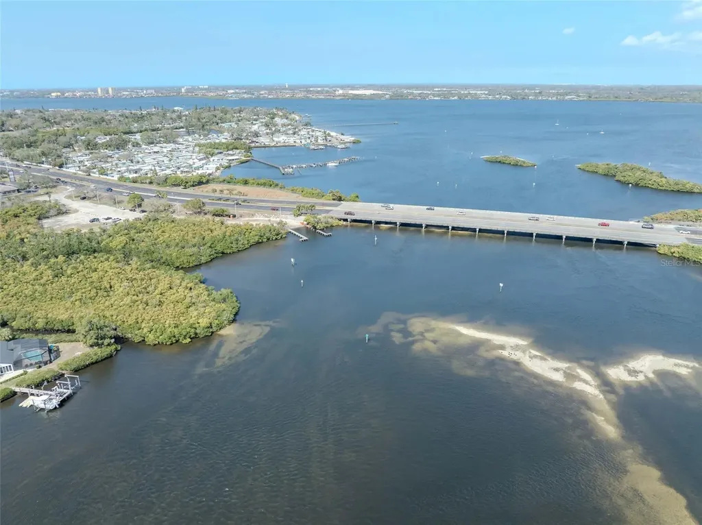 1006 Tropical Bradenton FL 34208