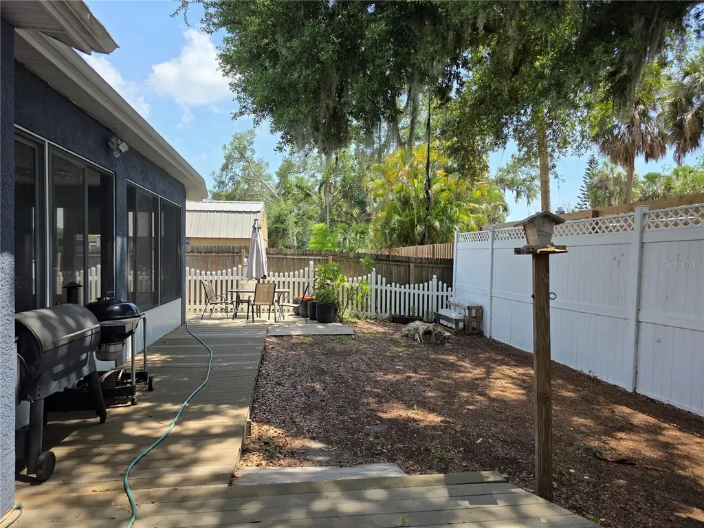 1006 Tropical Bradenton FL 34208