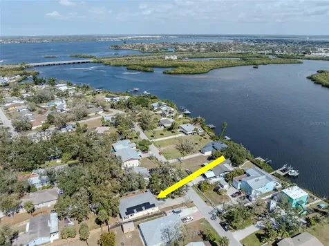 1006 Tropical Bradenton FL 34208