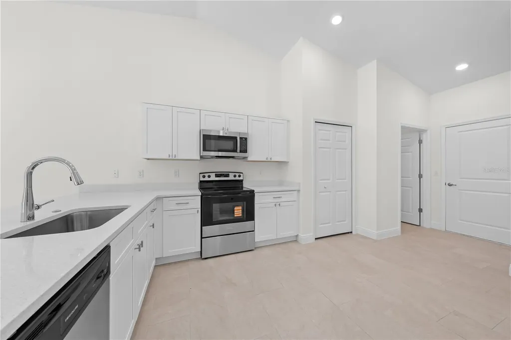 121 S Canoe Creek Road Kenansville FL 34739