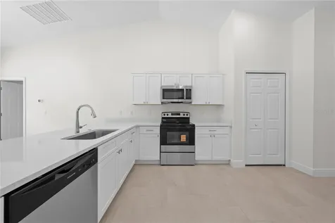 121 S Canoe Creek Road Kenansville FL 34739
