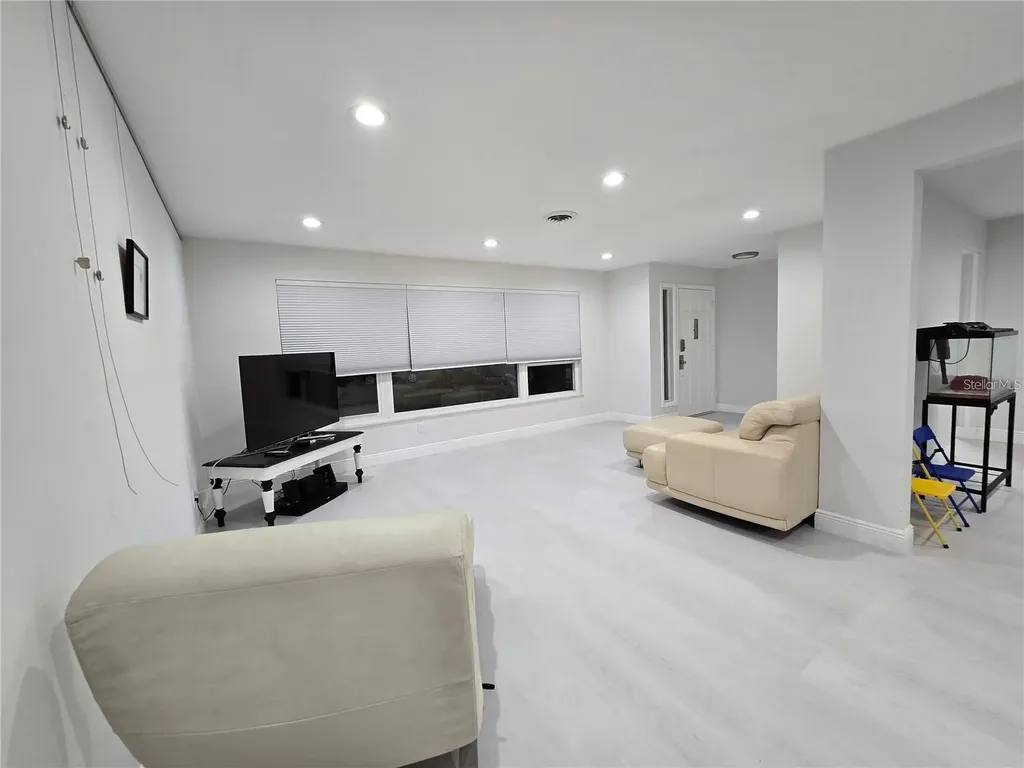 1028 Chinaberry Road Clearwater FL 33764