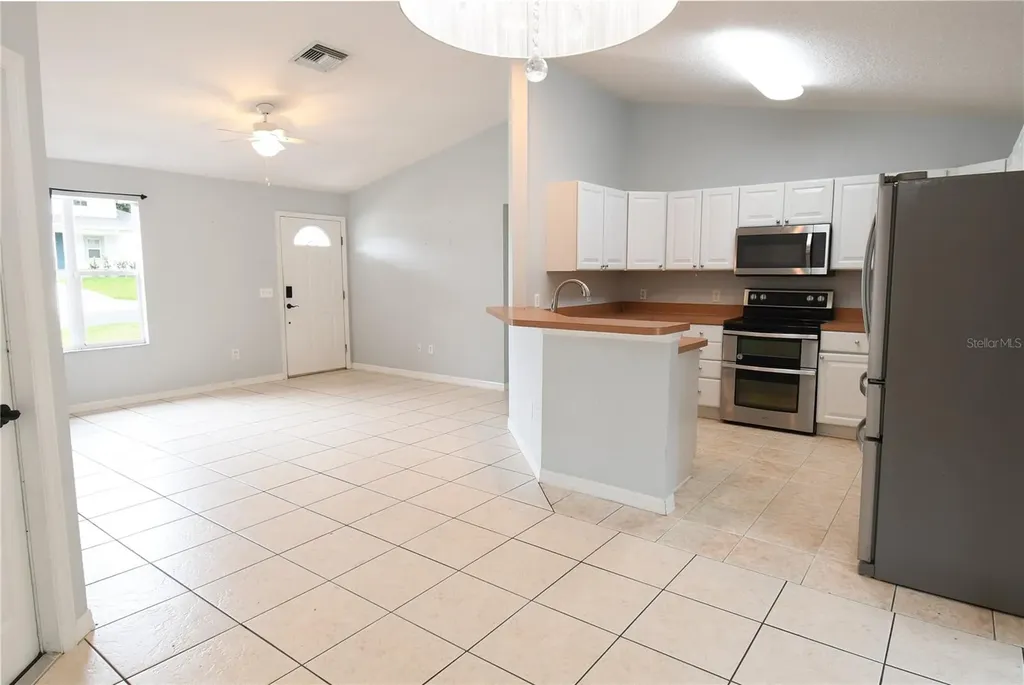 407 Cierra Oaks Circle Lady Lake FL 32159