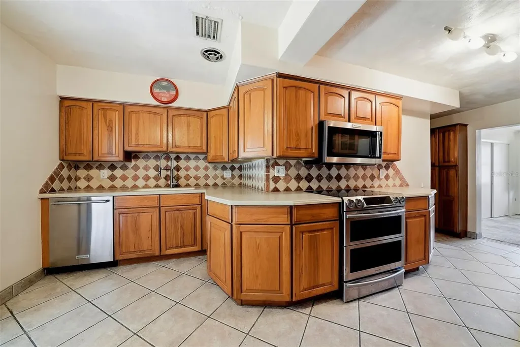 3133 Bay Lane Clearwater FL 33759
