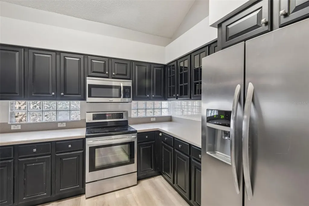 586 Kingsmill Court Oldsmar FL 34677