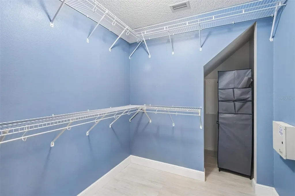 586 Kingsmill Court Oldsmar FL 34677
