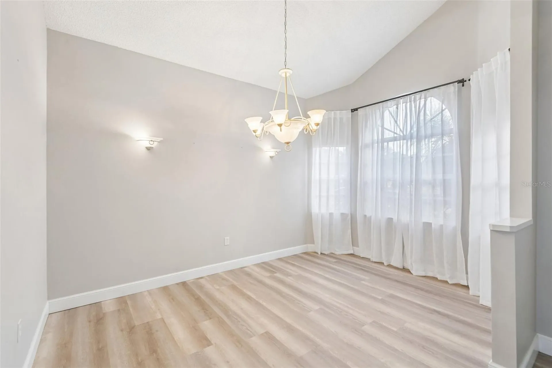 586 Kingsmill Court Oldsmar FL 34677