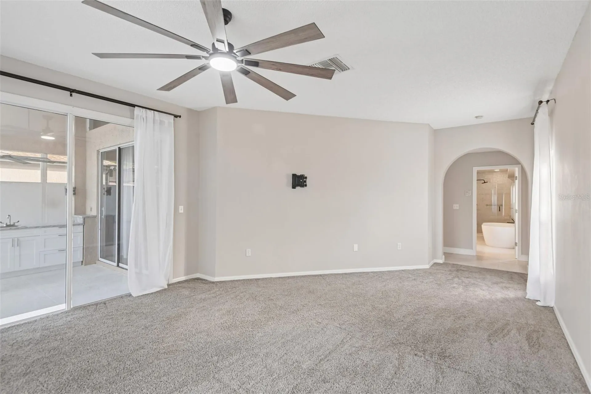 586 Kingsmill Court Oldsmar FL 34677
