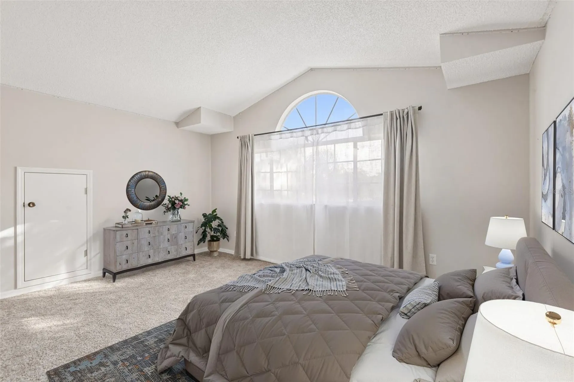 586 Kingsmill Court Oldsmar FL 34677