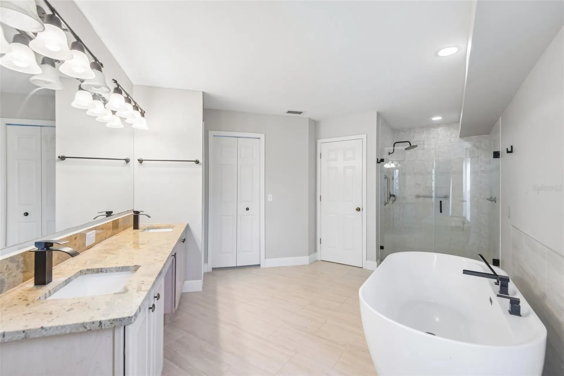 586 Kingsmill Court Oldsmar FL 34677