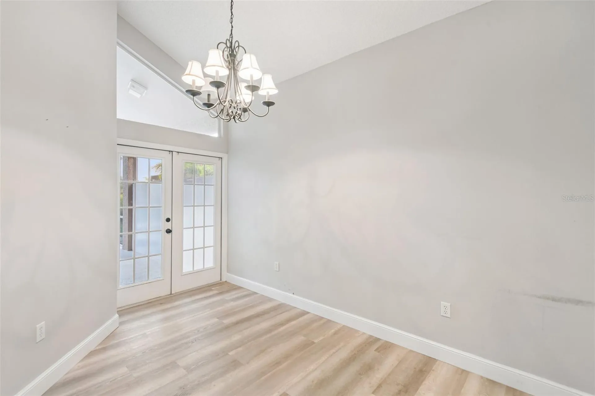 586 Kingsmill Court Oldsmar FL 34677