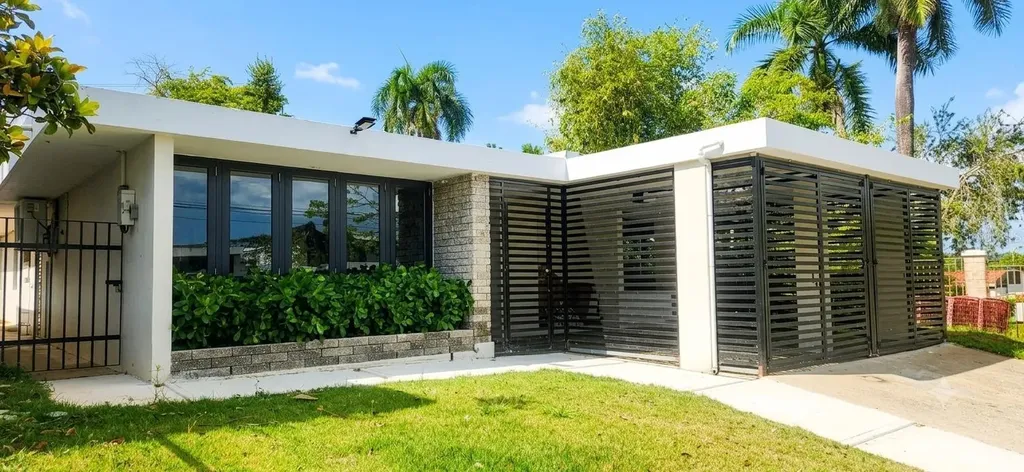 Urb Parkville Ave. Lopategui Guaynabo PR 00969
