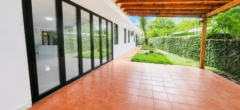 Urb Parkville Ave. Lopategui Guaynabo PR 00969
