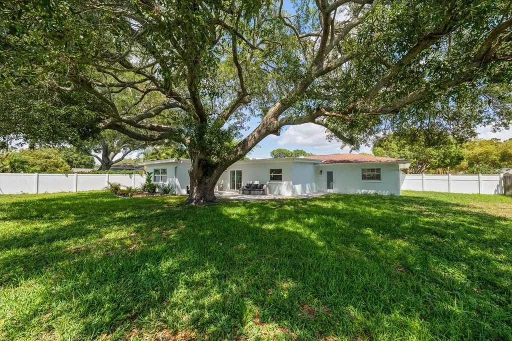 1736 Golf View Drive Belleair FL 33756