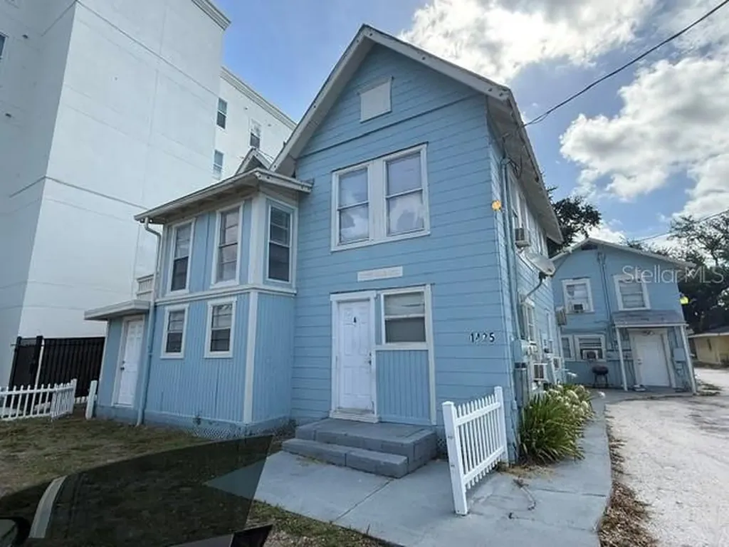 1425 14th Street W Bradenton FL 34205