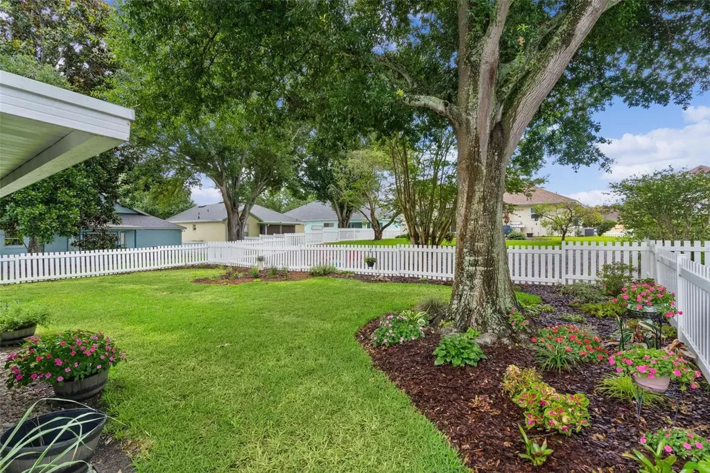 1622 Laurel Way Tavares FL 32778
