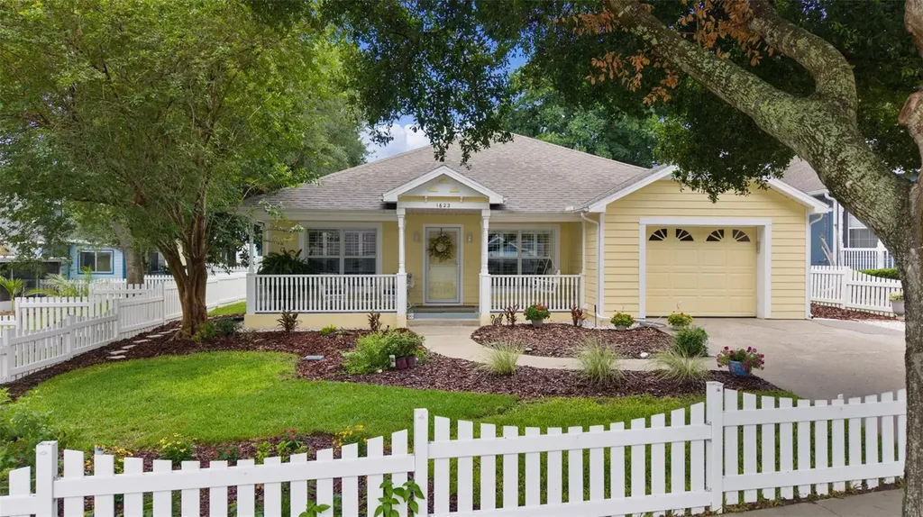 1622 Laurel Way Tavares FL 32778