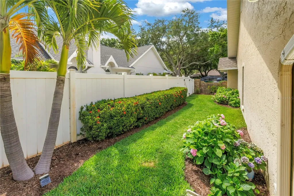 12399 Oaks Lane Seminole FL 33772