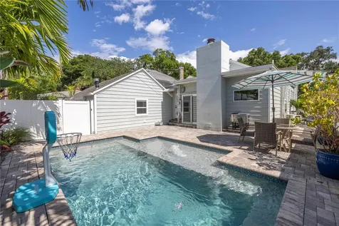 415 19th Avenue NE St Petersburg FL 33704