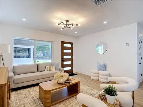 5013 S Hesperides Street Tampa FL 33611